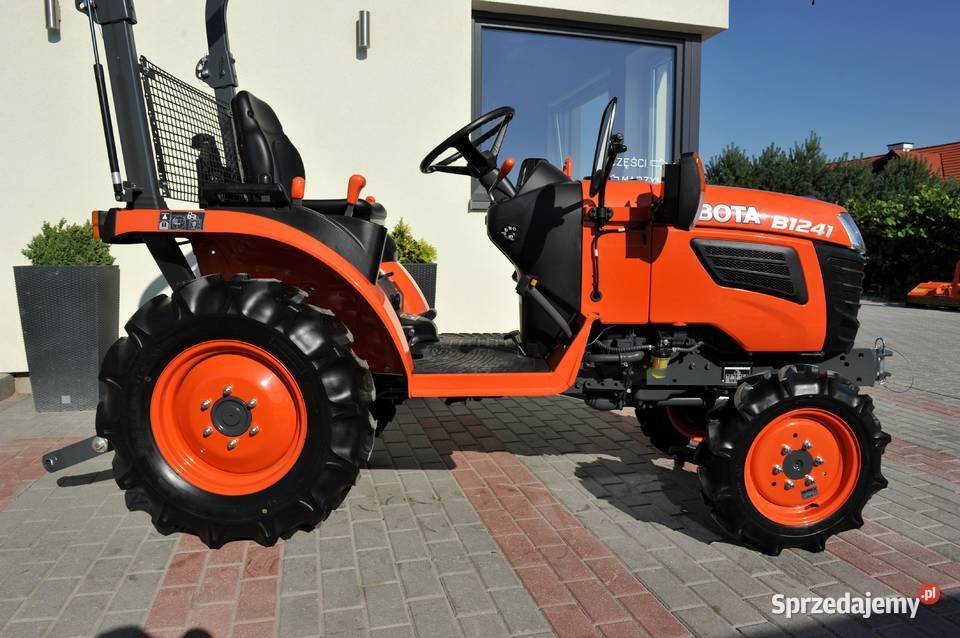Kubota B1241 4x4 24 Napęd 4x4