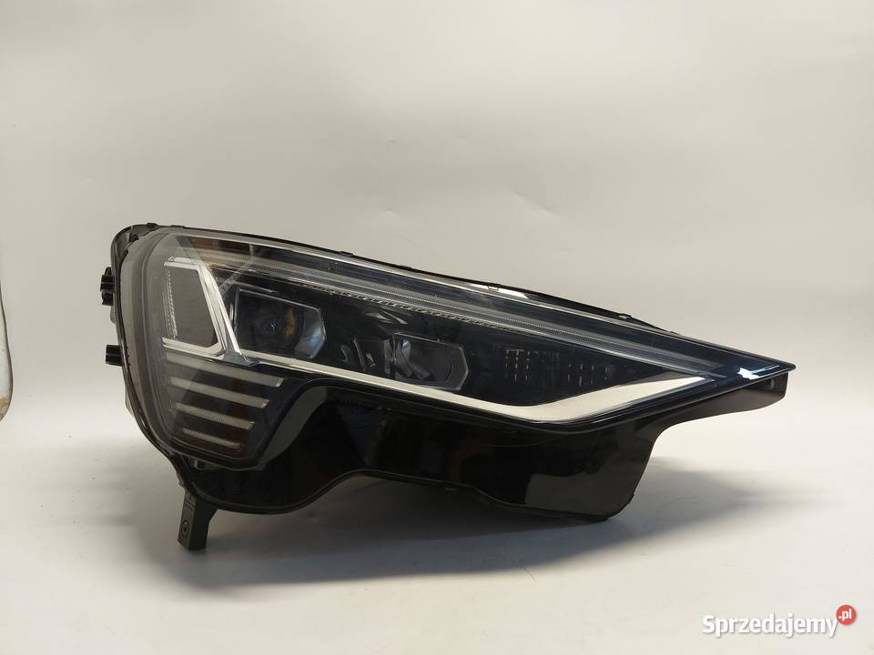 Audi Q8 ETRON SUV 4KE reflektor lampa prawa osobowe