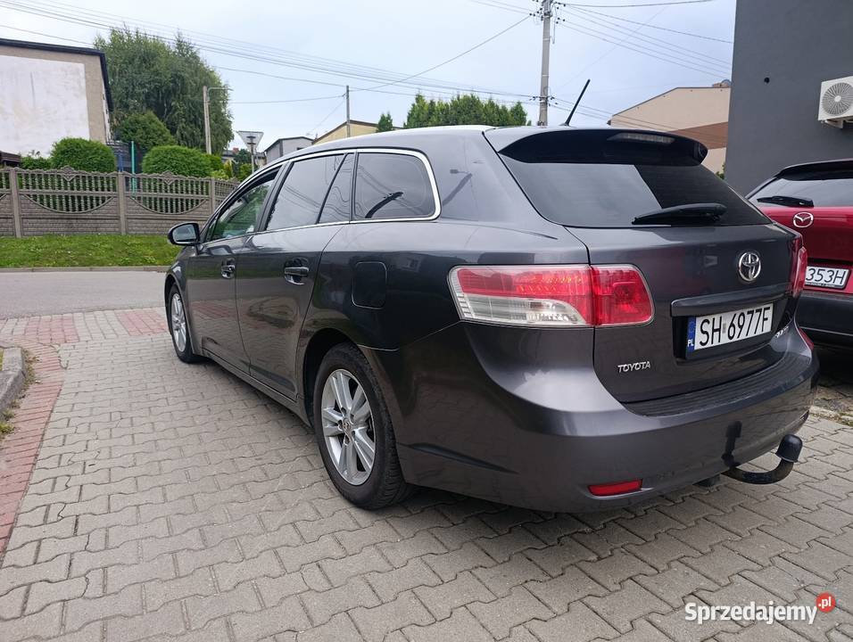 Toyota Avensis polski salon ładny stan 124KM Chorzów sprzedam