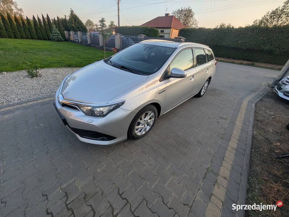 TOYOTA AURIS 18 HYBRYDA Auris Góra Kalwaria