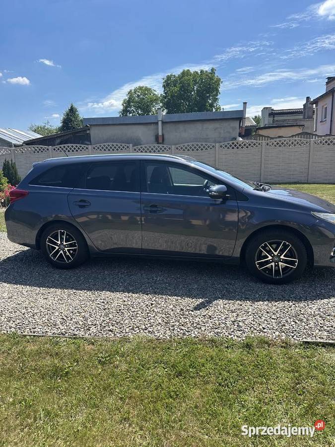 Toyota Auris 2015r 16 Benzyna benzyna