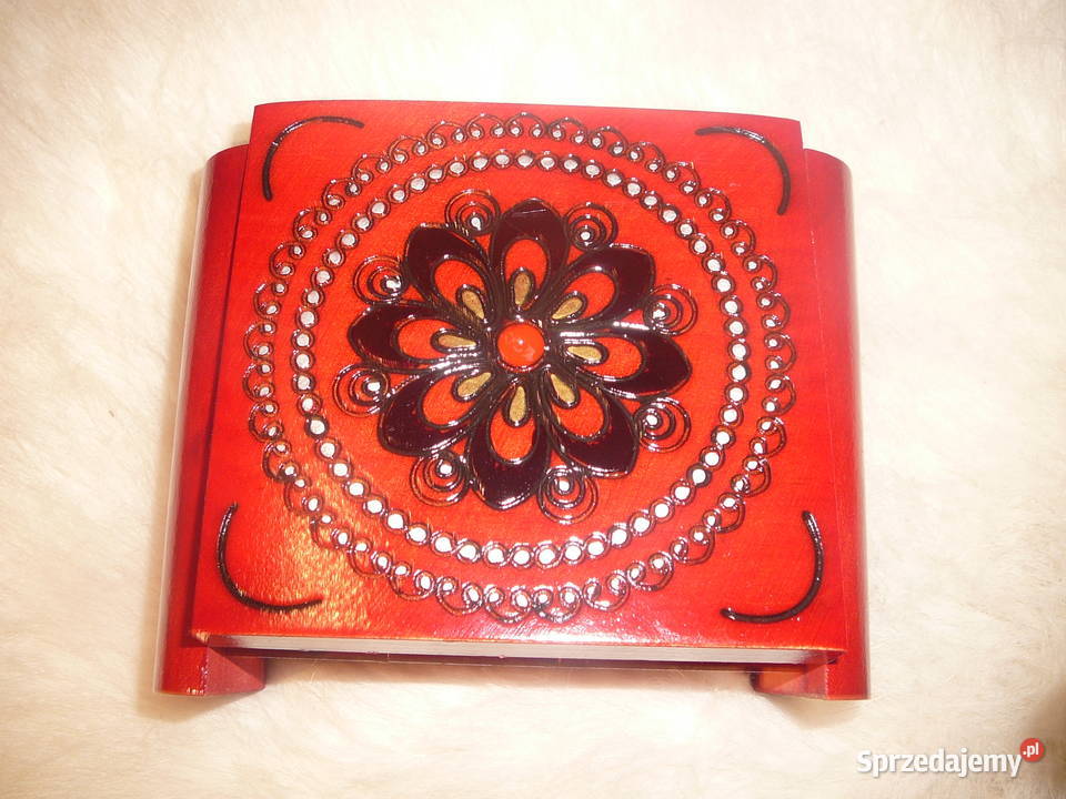 Nowa czerwona kasetka drewniana zamykana czerwony Pozostałe Wrocław