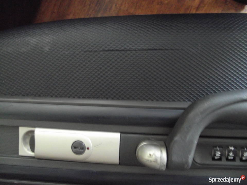 Walizka podróżna RONCATO 500522 czarna FLEXI