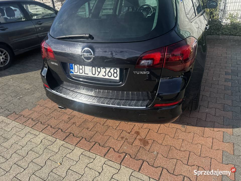 Opel Astra J zamienię na przyczepę kempingową