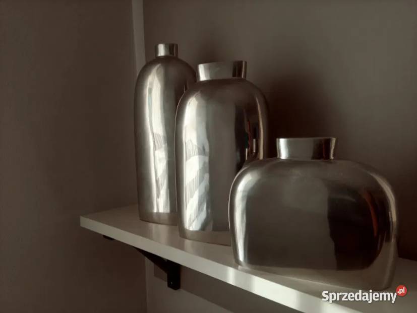 Komplet srebrnych wazonów