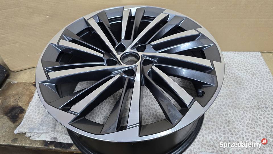 Felga 8J19 Skoda Superb 2024r 3P0601O25