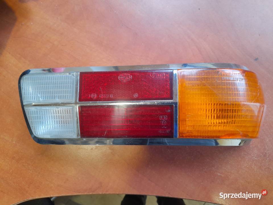 Audi 100 C1 lampa tylna prawa