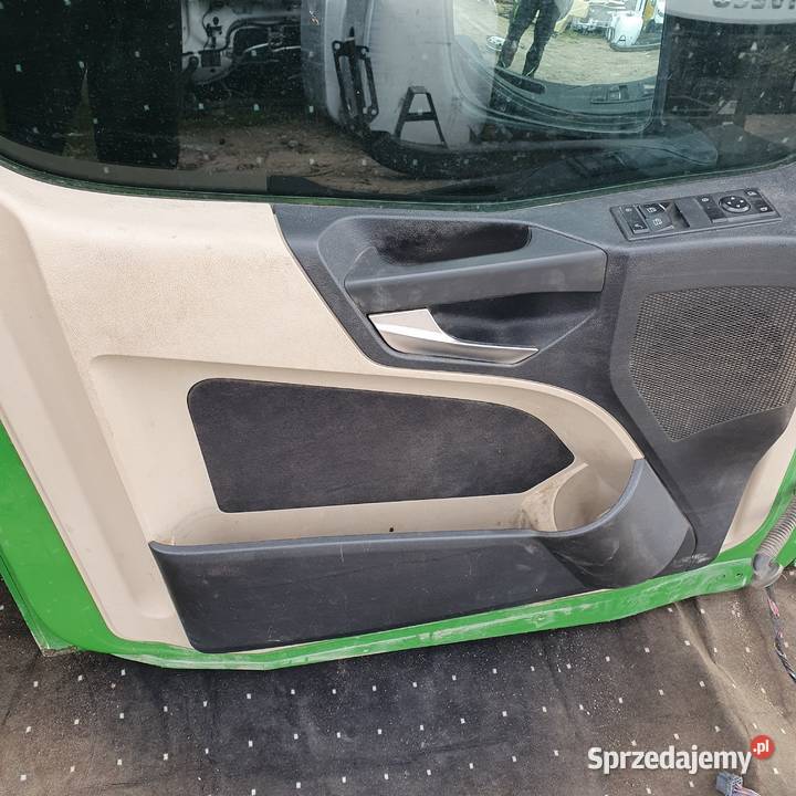 ACTROS MP4 DRZWI LEWE KOMPLETNE TAPICERKA części blacharskie lubuskie Bieleń