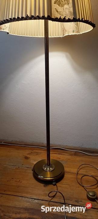 Ładna mosiężna lampa podłogowa z abażurem Skierniewice