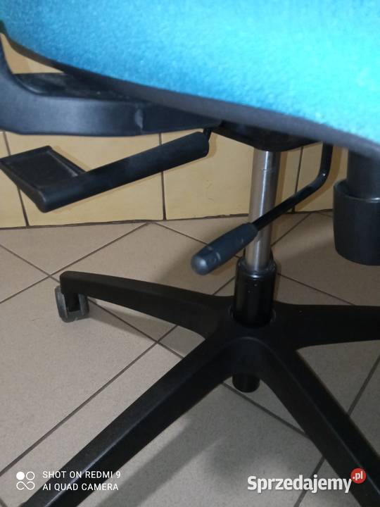 Fotel biurowykrzesło biuroweregulowane i wygodne