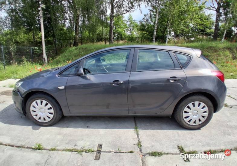 Opel Astra J 16cdti 2013 zadbany brązowy
