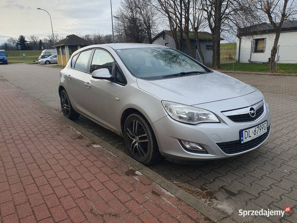 Opel Astra J z silnikiem 14T 120 5d uszkodzony Wrocław