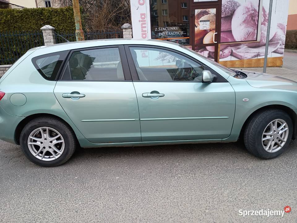 Ładna mazda 3 welurowa tapicerka