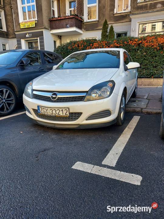 Opel Astra H GTC 2010 Grudzień benzyna Astra Szczecin