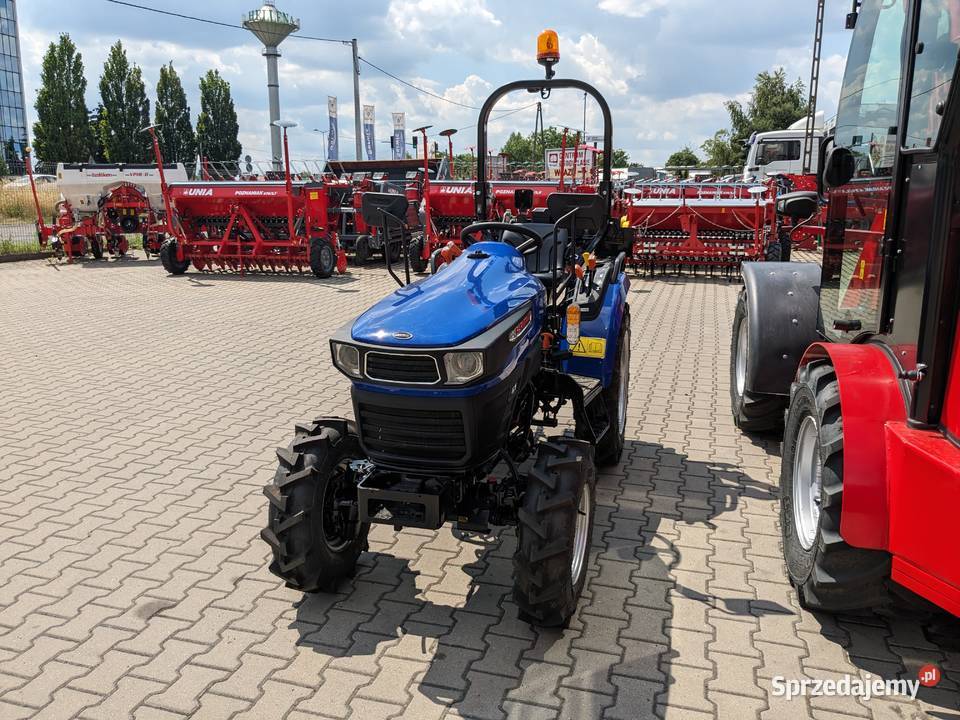 Ciągnik rolniczy FARMTRAC 26 4WD 25 Dostępny