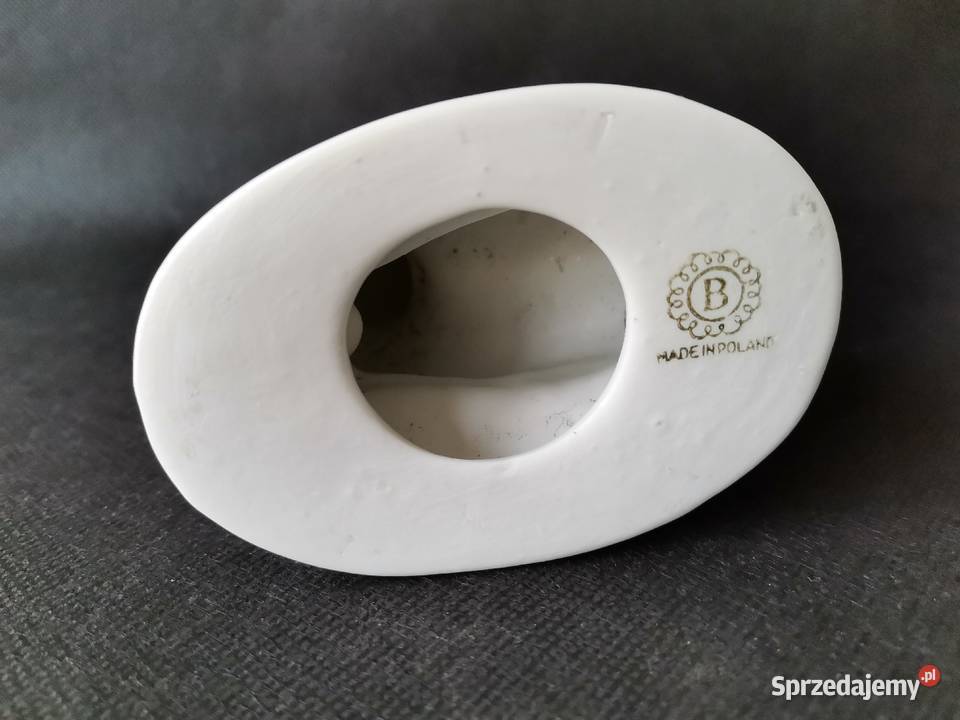 Stara uszkodzona figurka Kobieta Klęcząca Katowice