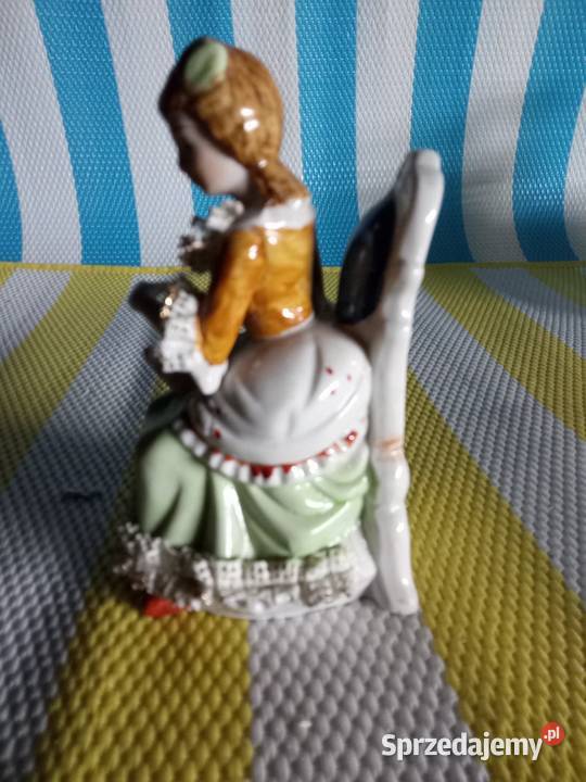 Figurkę sprzedam Porcelana i szkło Borówno