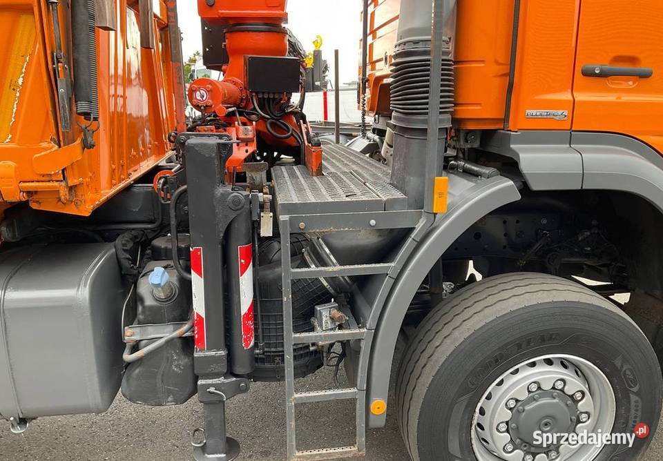 Wywrotka 4x4 z dzwigiem Mercedes 10kg