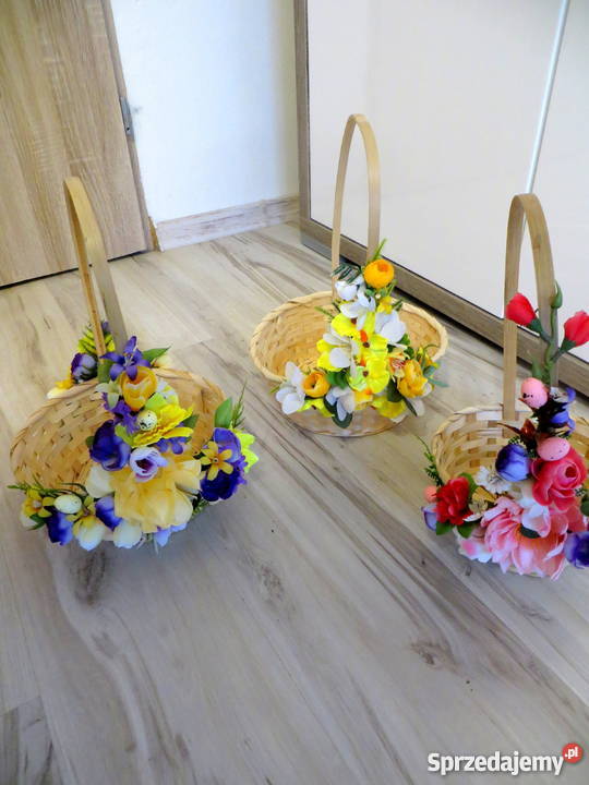 Koszyk wiklinowy ozdobiony na wielkanoc Grójec