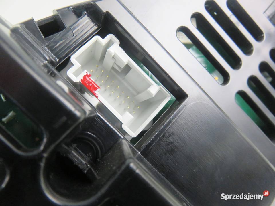 LICZNIK MERCEDES S204 C 200 CDI 2049004000