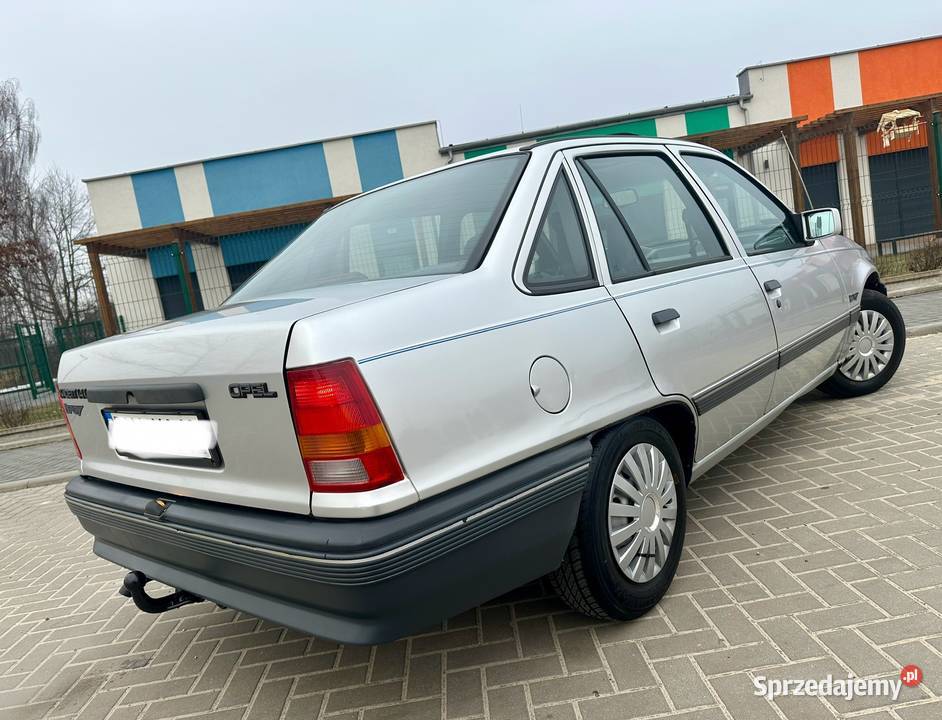 Opel Kadett 14i KAT Beauty 1990r Sedan manualna Ostrów Wielkopolski
