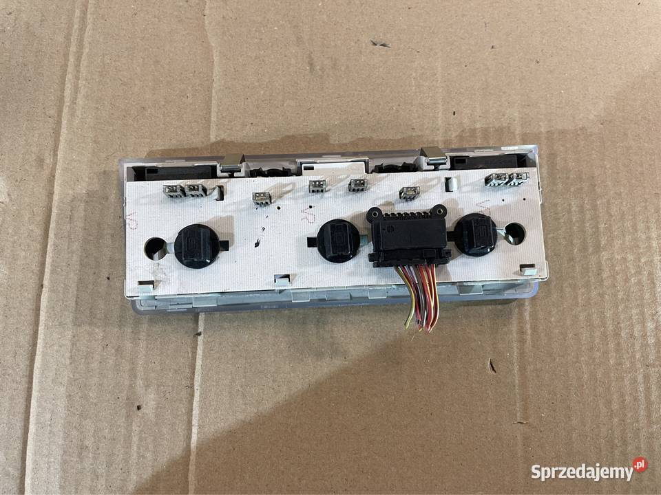 Lampka podsufitki 6912631 bmw 5 e60 e61 Rok produkcji 2005
