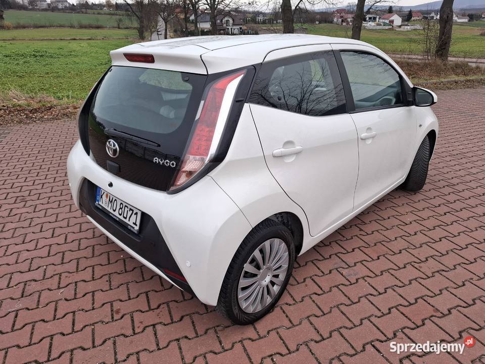 Toyota Aygo 10 BenzynaKlimaTempomatSerwis Rok produkcji 2016