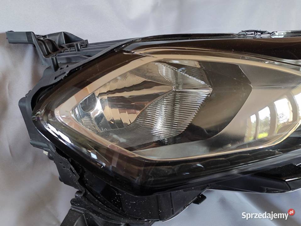 LAMPA PRAWY PRZÓD DS3 CROSSBACK 9820840580 osobowe