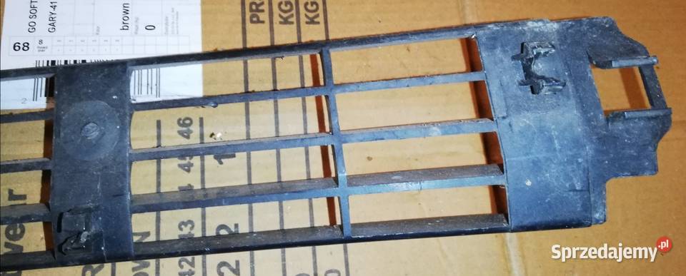 Kratka atrapa zderzaka lewa Audi 100 c4 sedan Pozostałe Sanok sprzedam