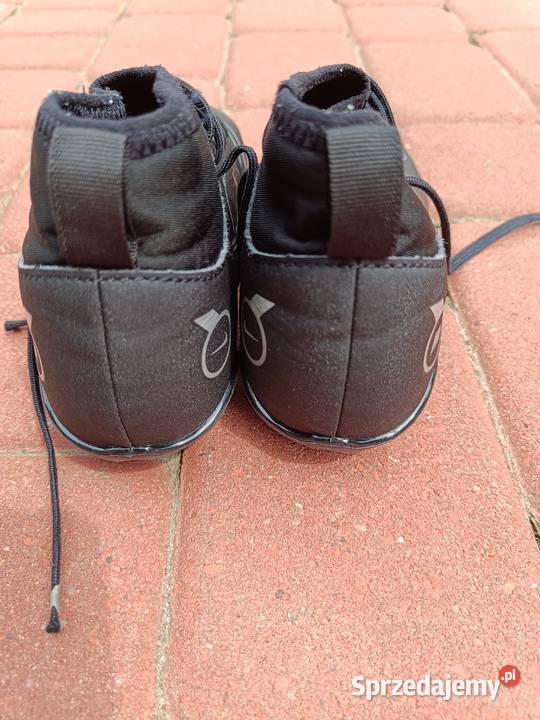 Buty sportowe korki Sporty drużynowe Koniaczów sprzedam
