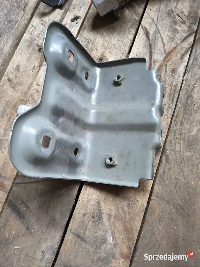 663518628RG Captur II 2020r mocowanie wspornik