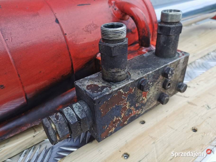 Siłownik wychyłu łyżki Manitou MLT 730 Wilkowo