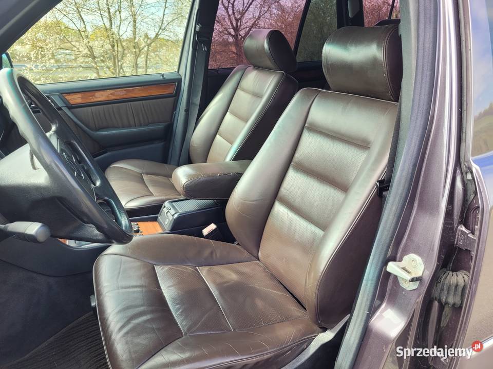 MercedesBenz S124 E220T żółte blachy Czepino