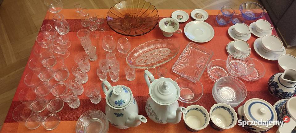 Dużo porcelanyszkła kryształów itp