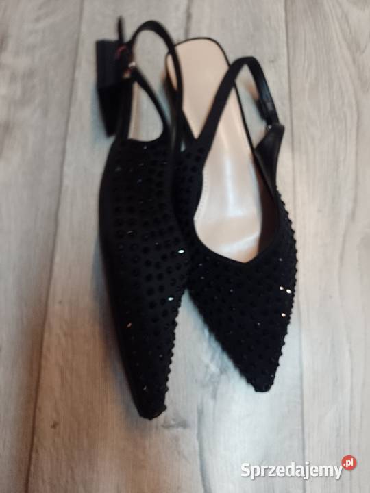 42 Czarne bogato zdobione czółenka wieczorowe z Czółenka Kraków