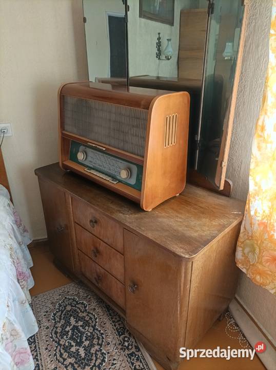 Ładna szafa z czasów drugiej wojny światowej Nakło