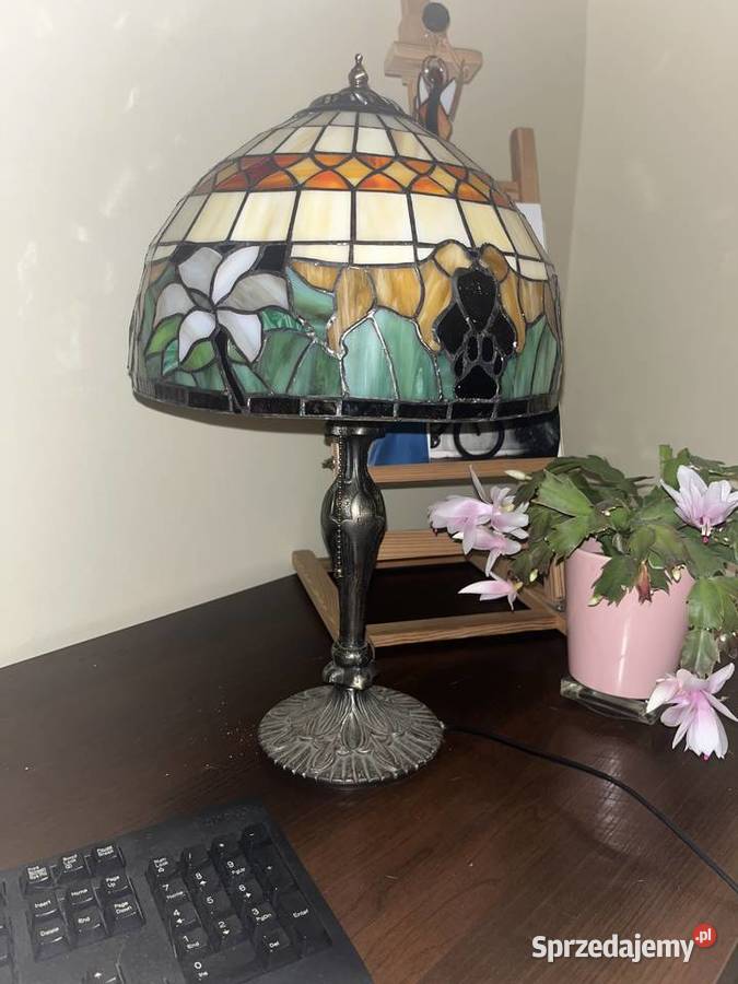 Lampa witrażowa Lilie Piątnica Poduchowna