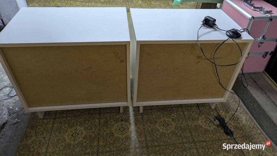 Dwie szafki nocne z podświetleniem