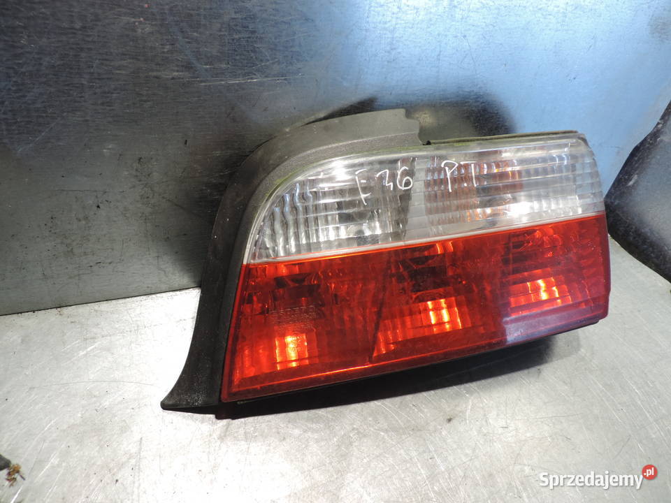BMW 3 E36 CABRIO LAMPA PRAWY TYŁ
