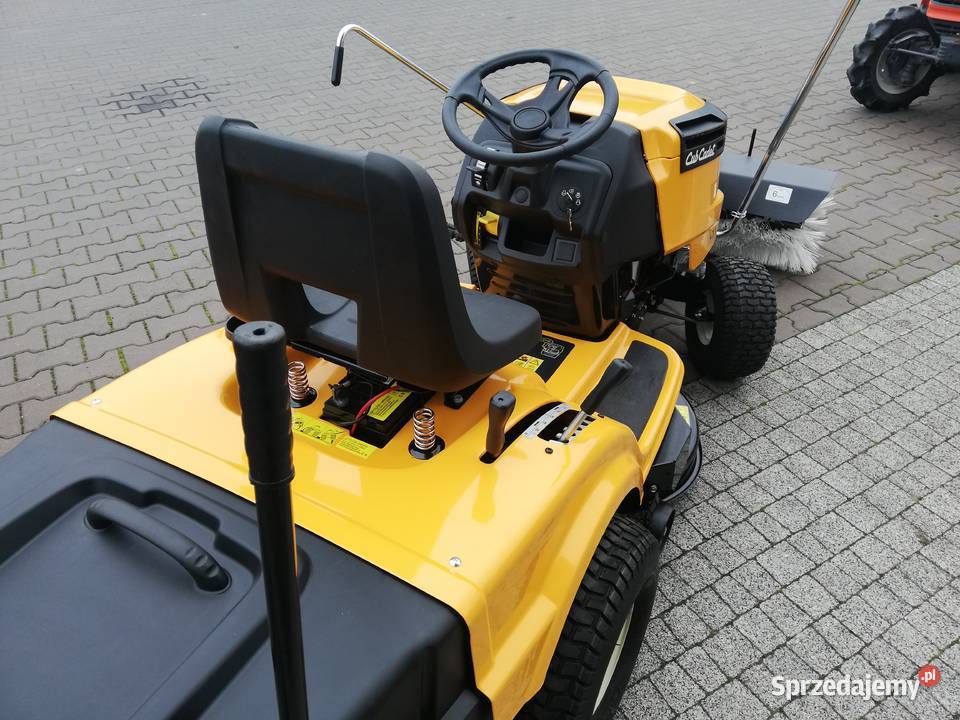 Najtańszy nowy traktor ogrodowy z zamiatarką Cub Kobiele Wielkie