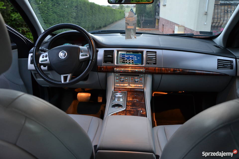 Jaguar XF bogata wersja piękne jasne skóry Panieńszczyzna
