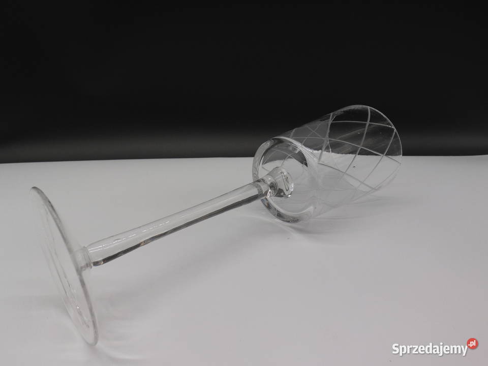 Elegancki Świecznik Szklany Kielich Glamour