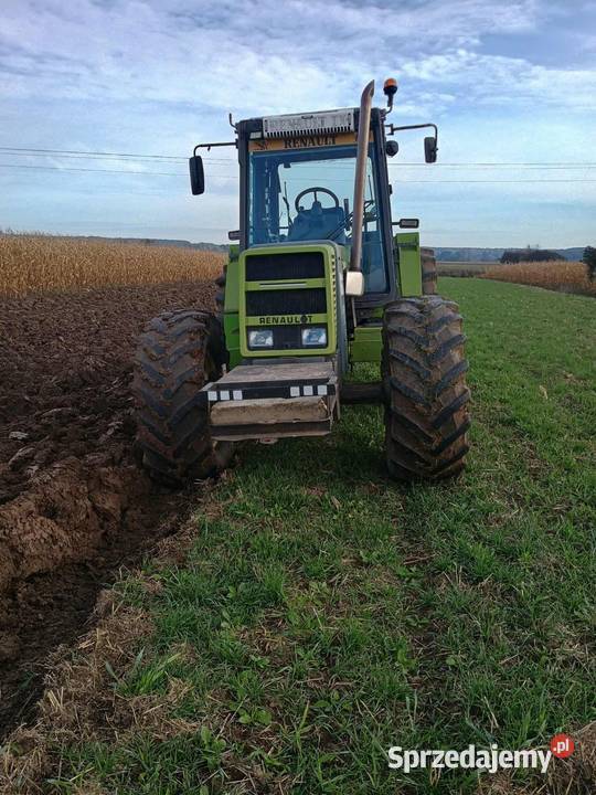Ciągnik rolniczy Renault 11314 gospodarza