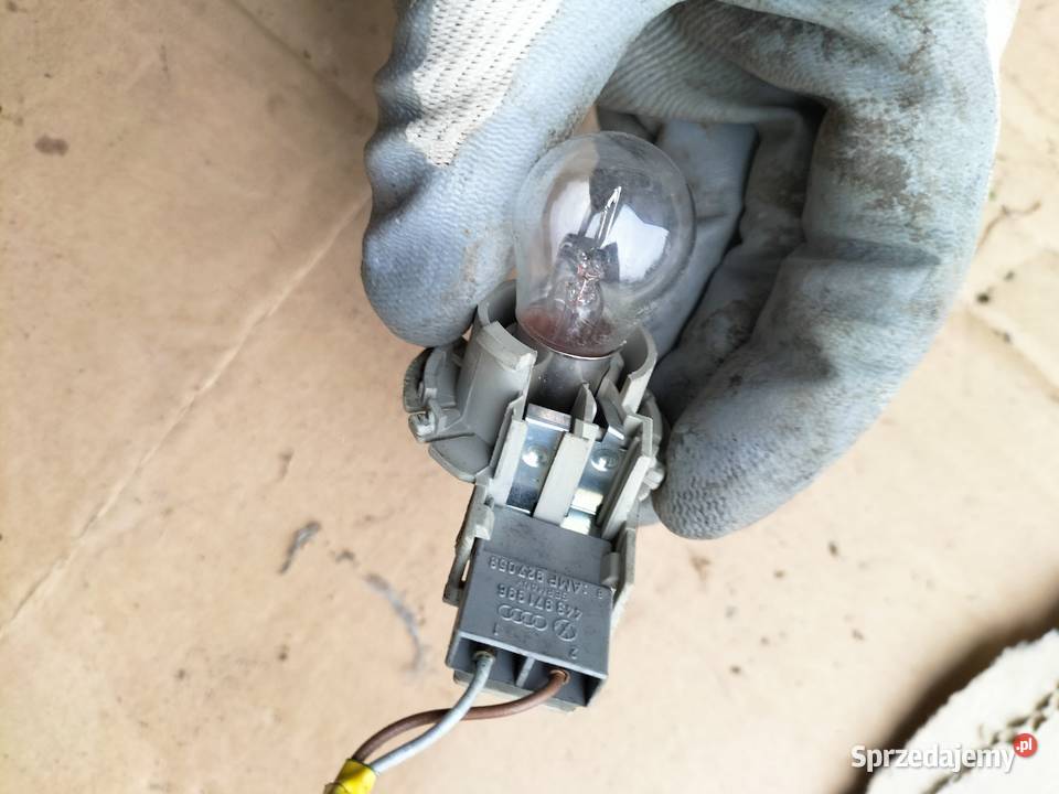 AUDI 80 B3 B4 A6C4 OPRAWKA ŻARÓWKI TYLNEJ LAMPY osobowe lubelskie Kamień-Kolonia sprzedam