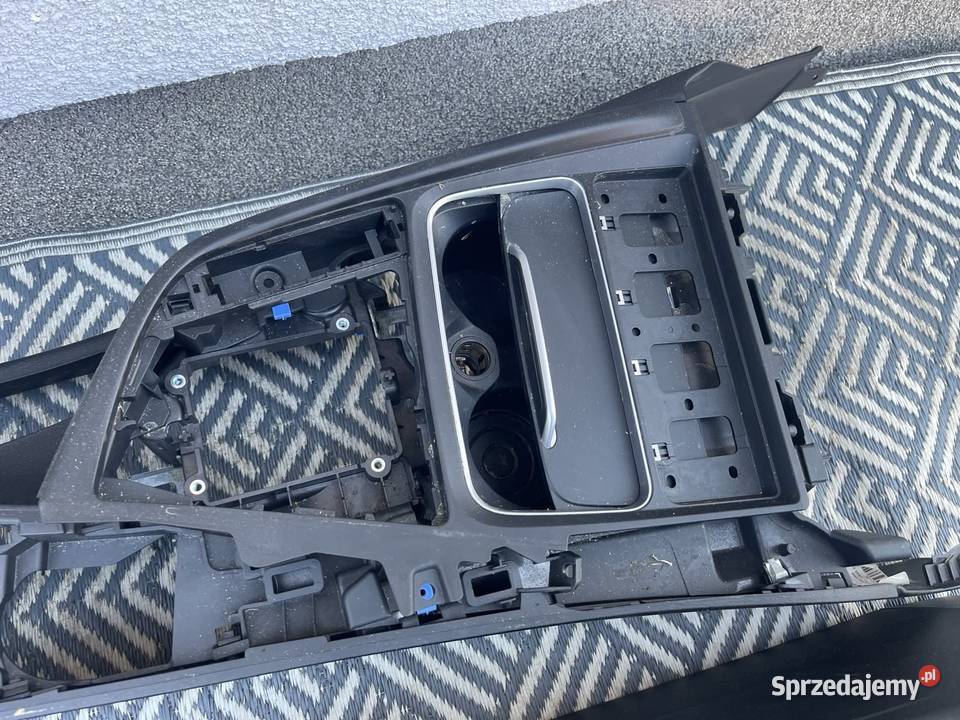 Podłokietnik skóra BMW F30 F31 Europa osobowe