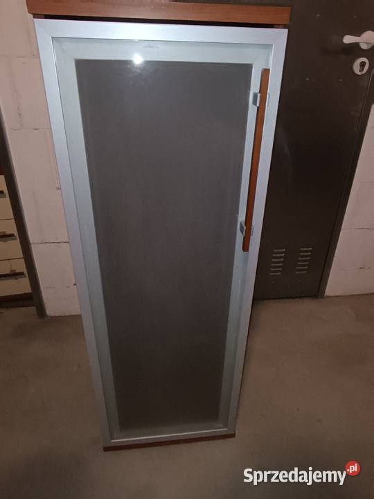 Szafka z drzwiami