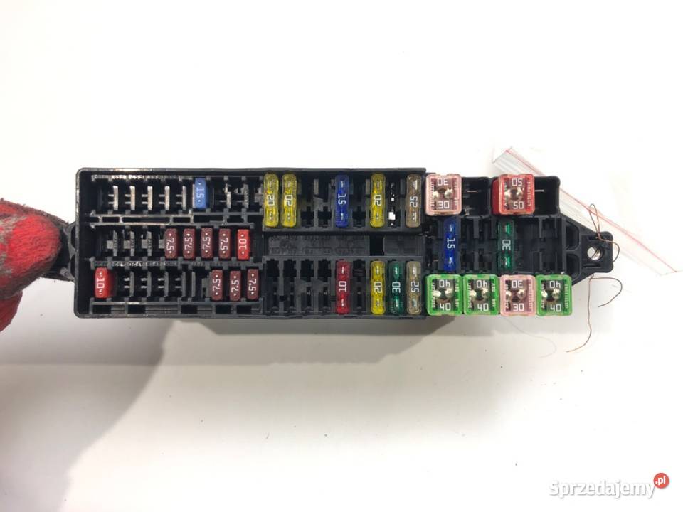 SKRZYNKA BEZPIECZNIKÓW SKODA RAPID 6C0937615A