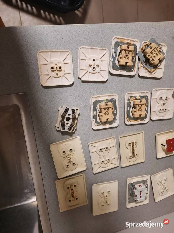 Stare gniazdkaelektryczne kontakty vintage Brusy sprzedam
