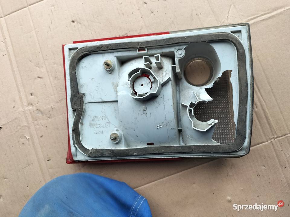 AUDI 80 B4 80B4 SEDAN LAMPA TYŁ TYLNA PRAWA prawe Lampy tylne Części samochodowe sprzedam