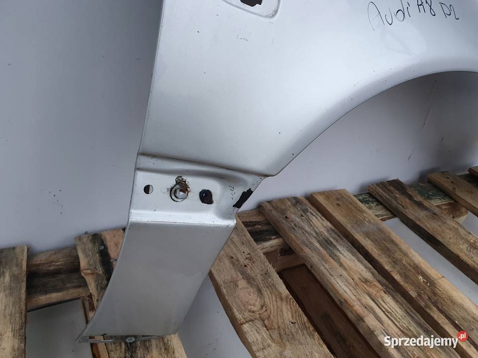 Audi A8 D2 9499r PRZEDNI BŁOTNIK PRAWY PRZÓD Rudka